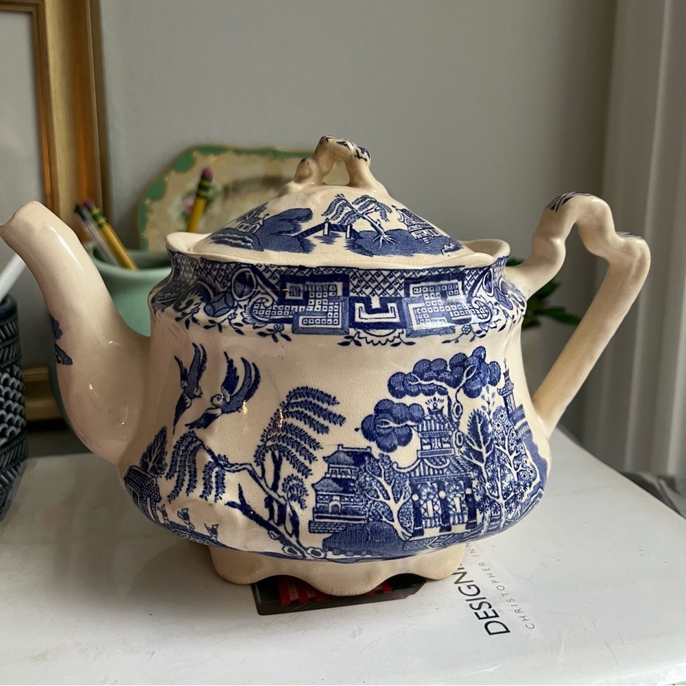 Antique Arthur Wood Willow Pattern teapot